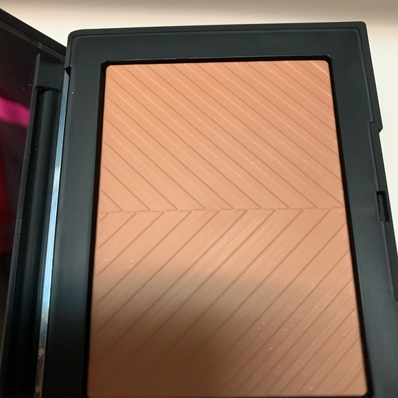 NARS. Bronzer - Picture 2 of 3
